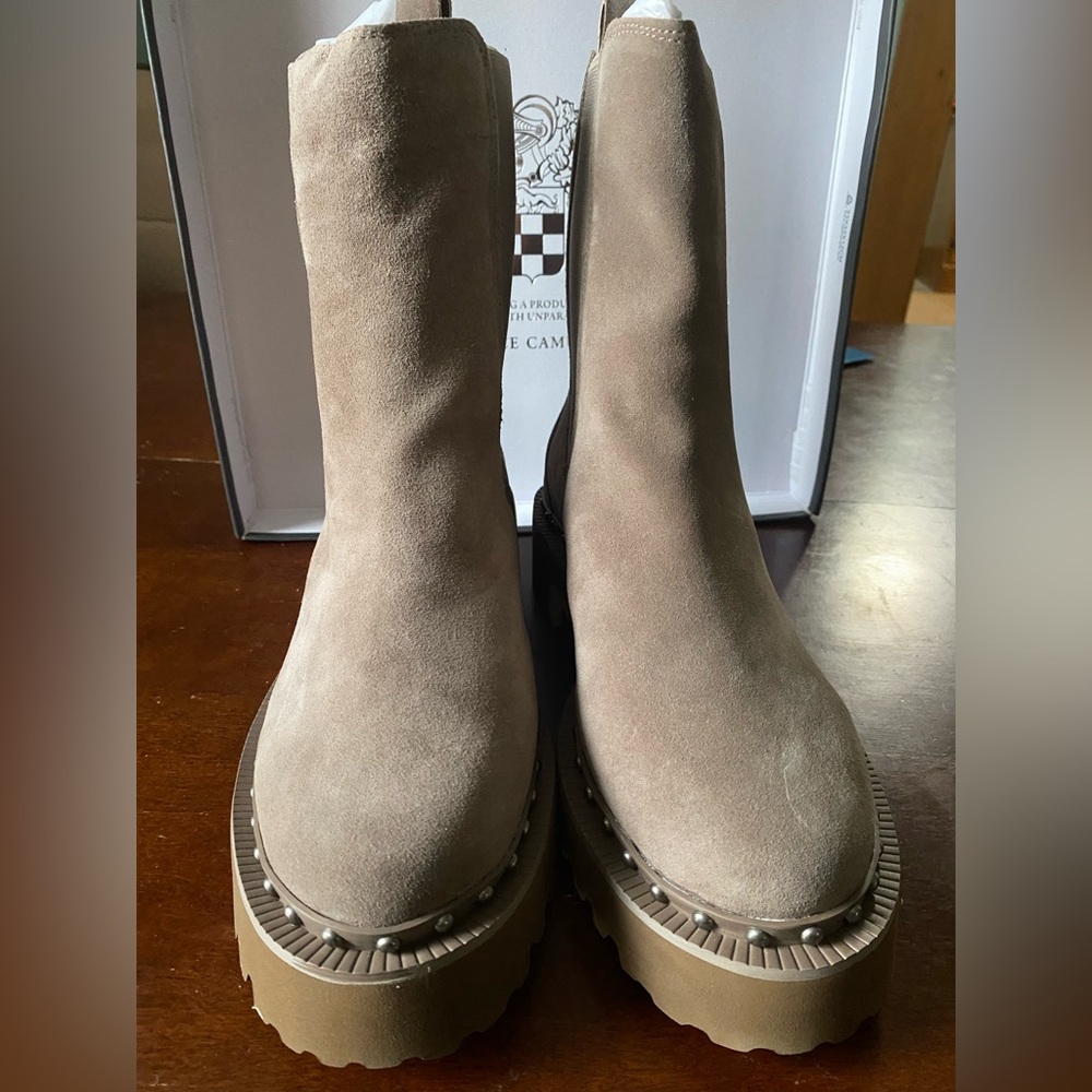 Vince Camuto Womens Suede Meendey Chelsea Boot - Tuscan Taupe